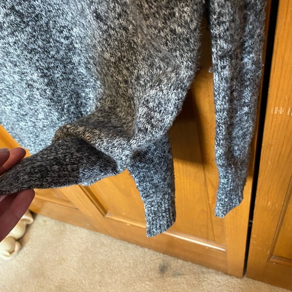 American Eagle Soft Grey Sweater - Picture 3 of 6